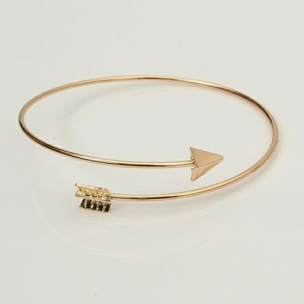 Gold arrow bracelet